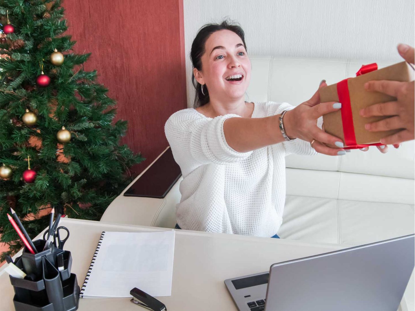 Metro spreads festive cheer with staff gifts and charitable giving