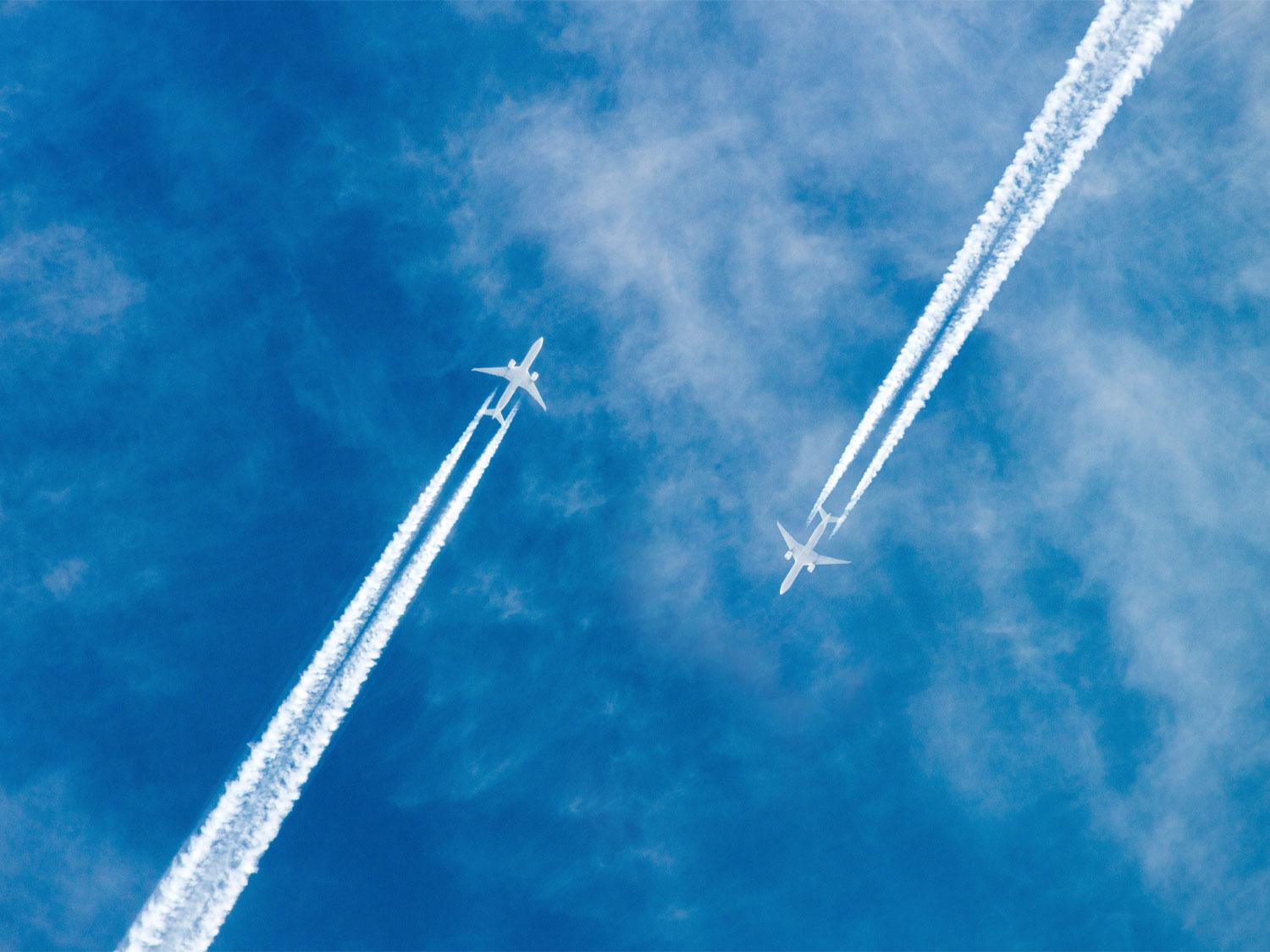 aircraft vapour trails